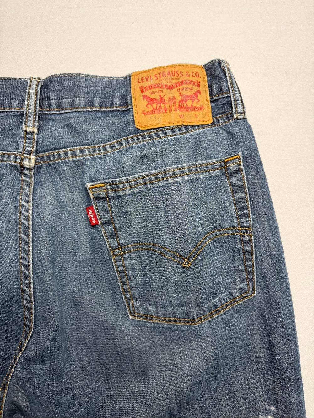 Levi's 514 Straight Fit Jeans Medium Wash Actual Size 32X31 READ DESCRIPTION - Picture 5 of 15